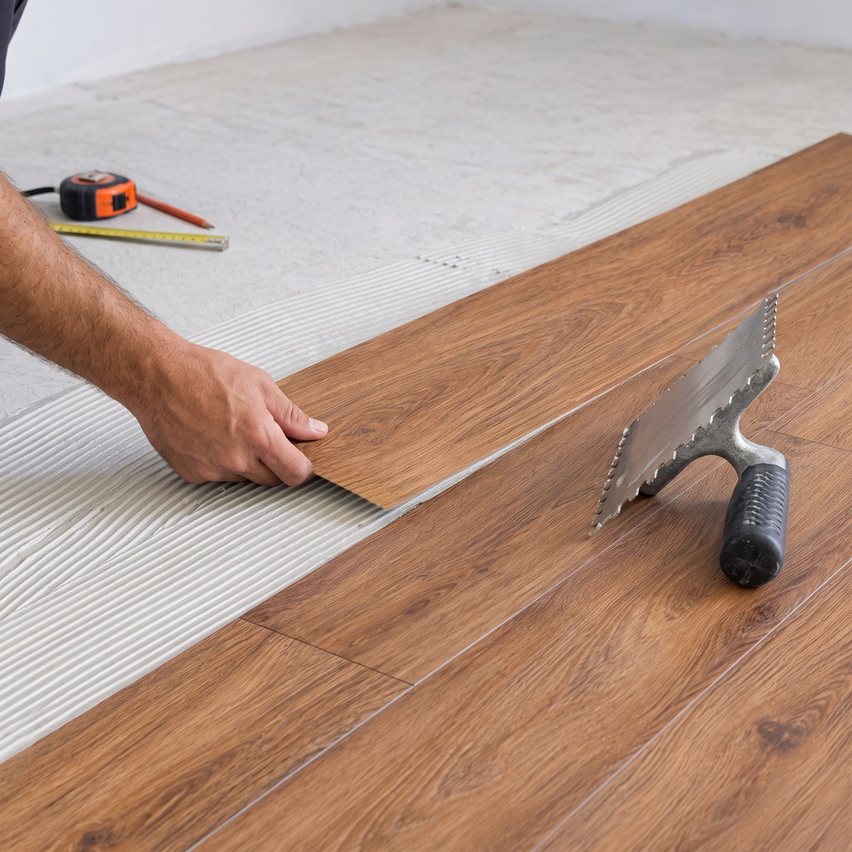 instalación piso lvt tipo madera